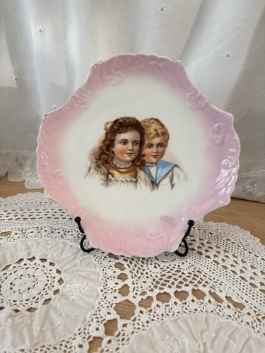 Antique scalloped pink blush - scalloped,