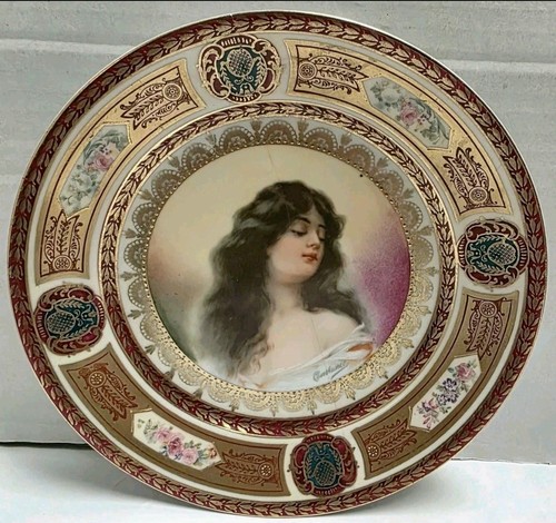 Antico piatto dorato